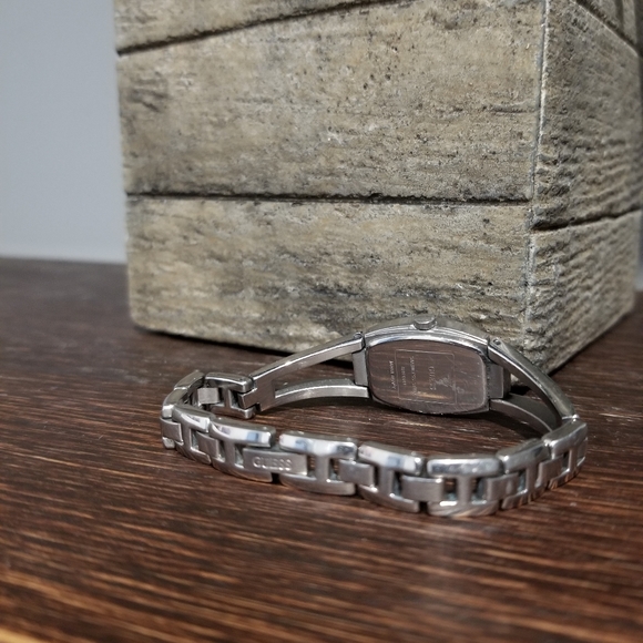 ⌚GUESS BRACELET WATCH - Picture 7 of 8